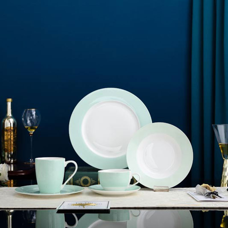 New Bone China In-glaze Dinnerware Set with Tender···